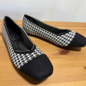 Newbella Houndstooth Knit Ballet Flats NWT Black White Cap Toe Square Toe Flats